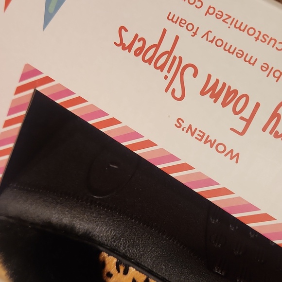 TOTES TOASTIES Cheetah Animal Print Memory Foam Slippers. NEW! Holiday Gift Idea - Picture 12 of 16